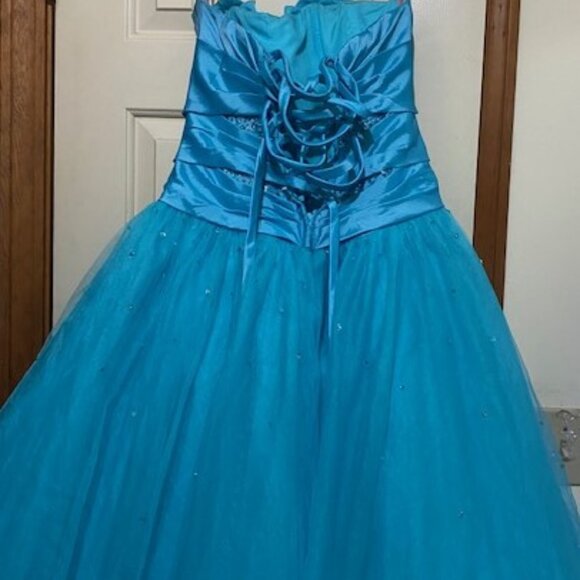 Flirt by Maggie Sottero Turquoise Sweetheart Gown - Picture 8 of 13